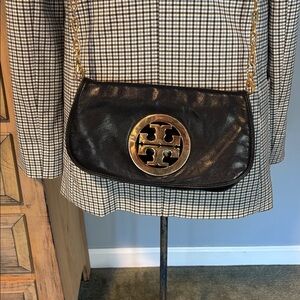 Tory Burch Reva Logo Clutch Black
Leather Gold Chain crossbody convertible bag